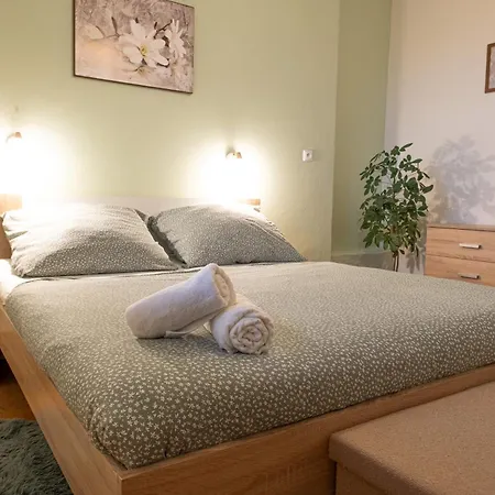 Apartment Grandma Marias Retreat Nova Lesna
